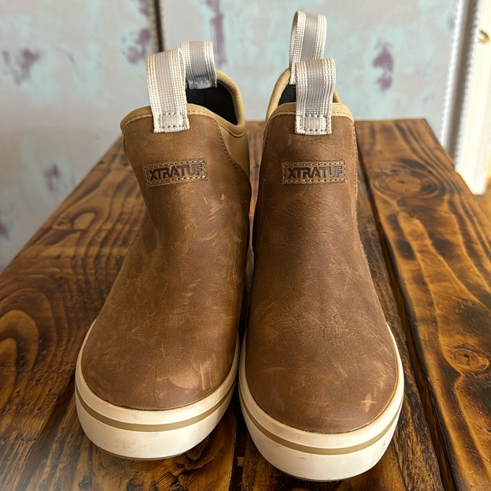 Xtratuf boots
Size 5
Waterproof 
Brand new never worn